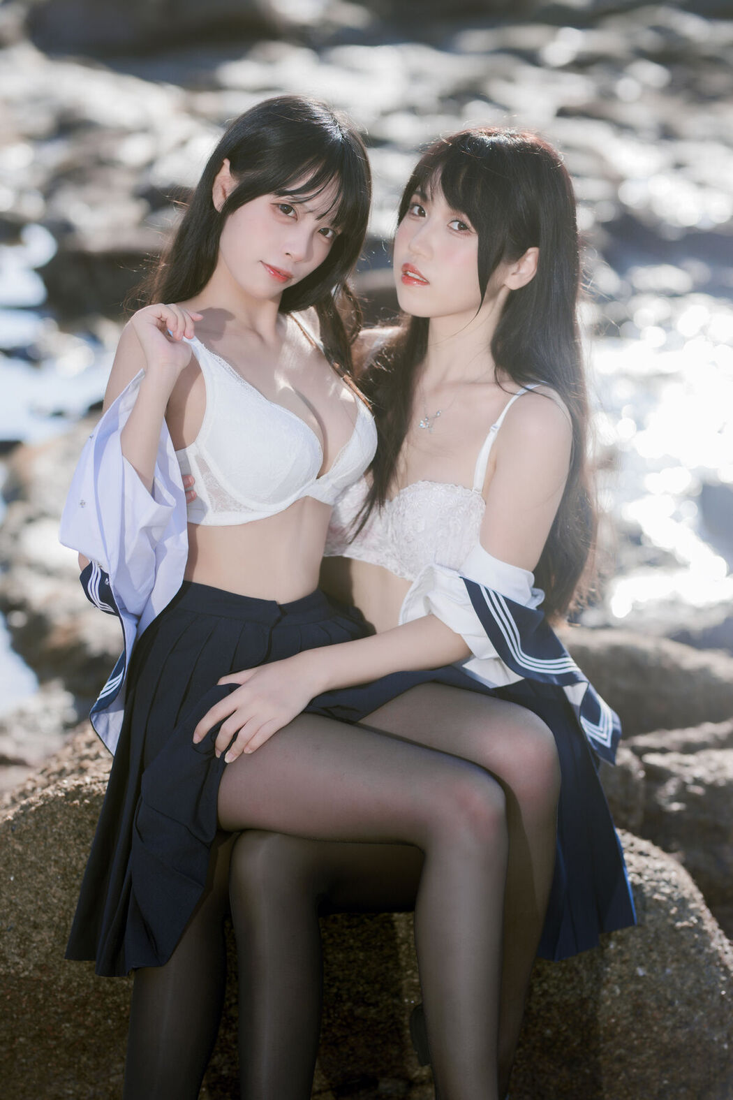 Coser@不呆猫 And 三無人型 – 水手服百合黑丝