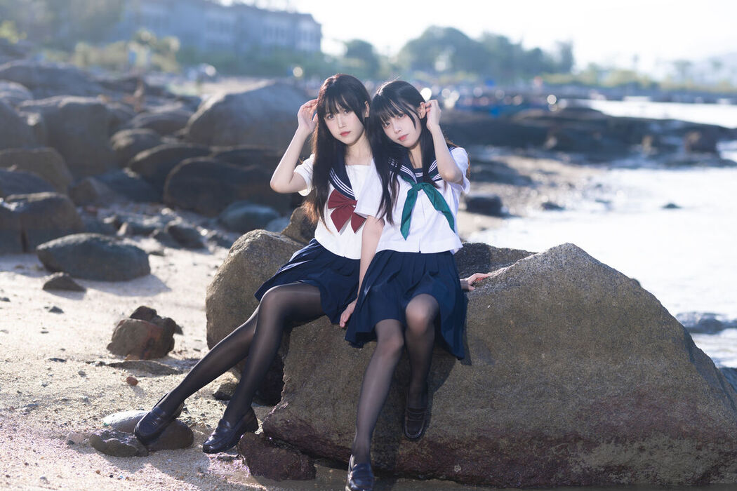 Coser@不呆猫 And 三無人型 – 水手服百合黑丝