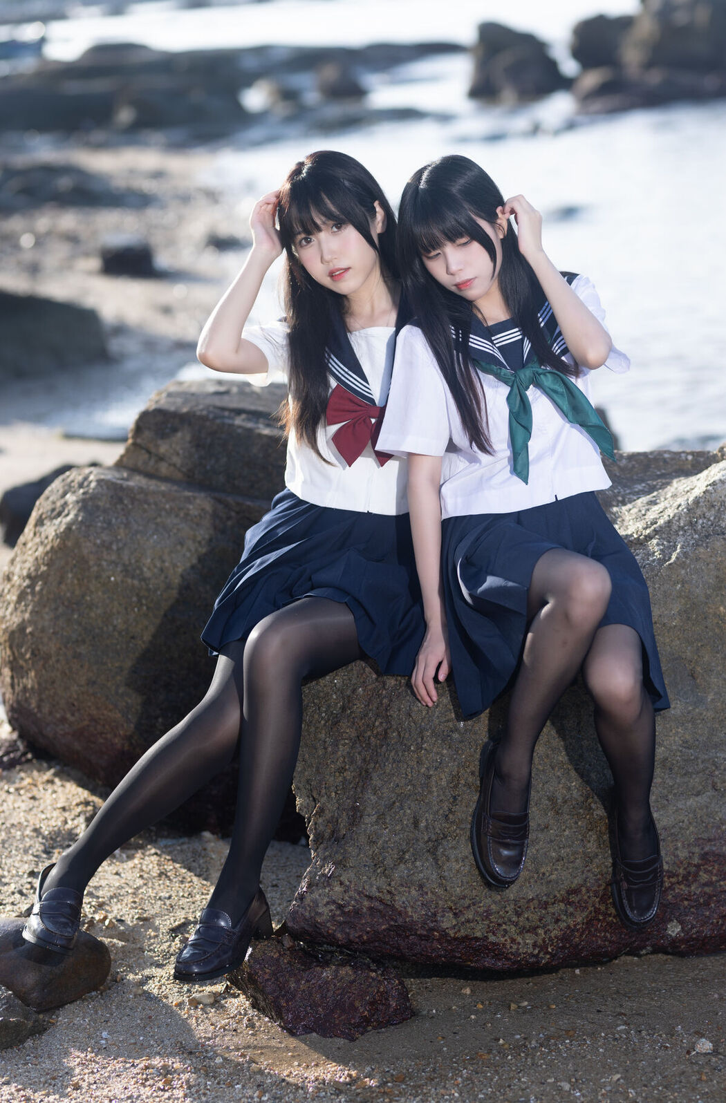 Coser@不呆猫 And 三無人型 – 水手服百合黑丝