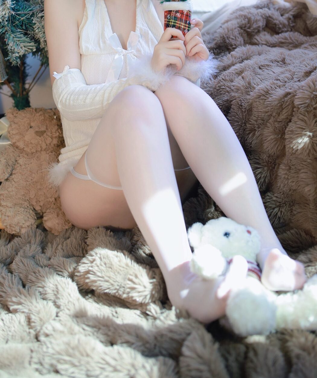 Coser@疯猫ss – 圣诞特典And白色毛衣 Part1