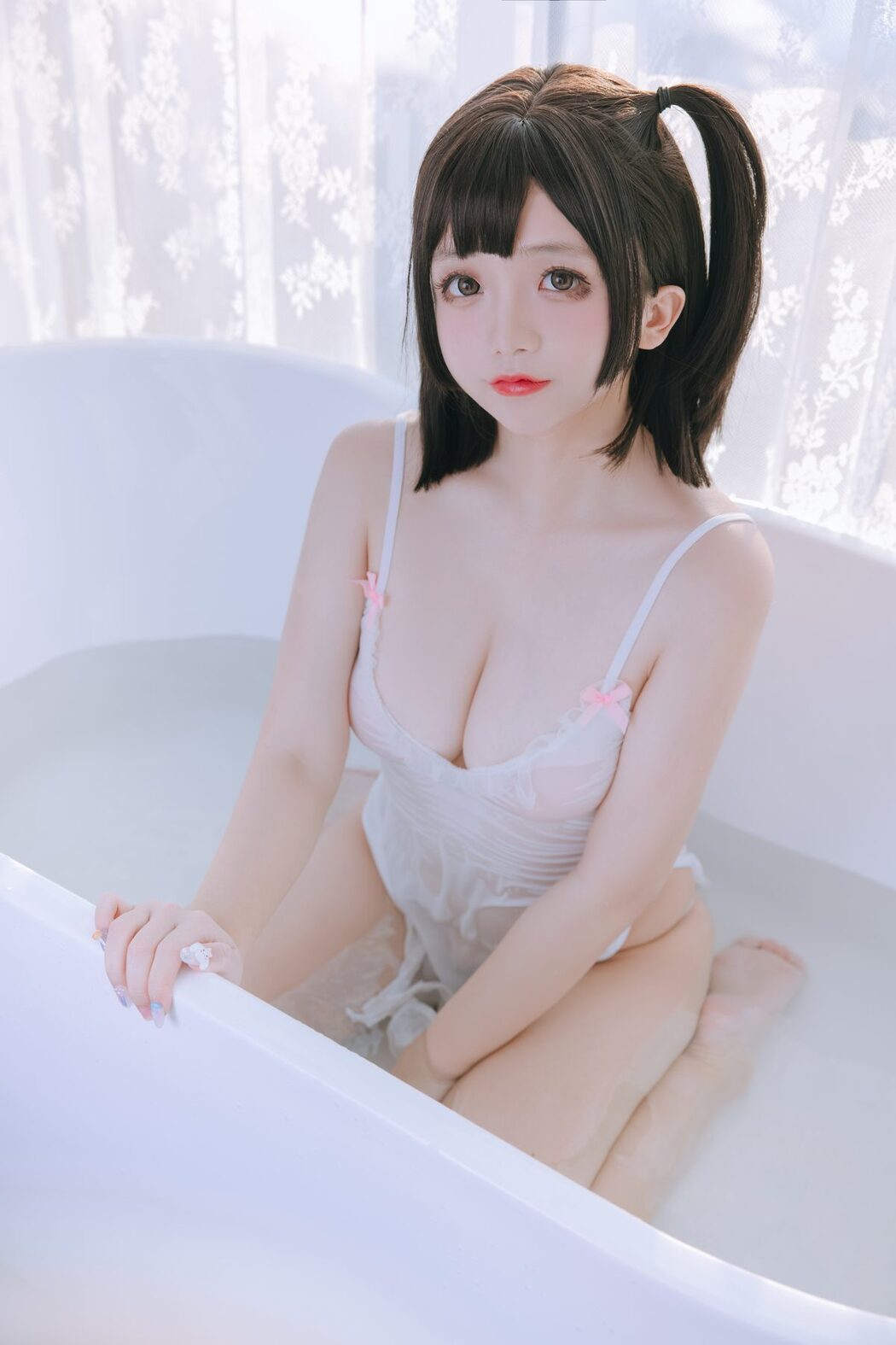 Coser@日奈娇 – 湿身小白裙