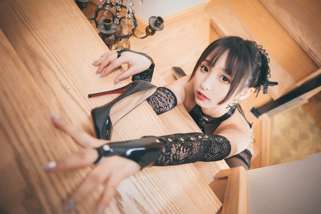Coser@神楽坂真冬 Vol.068 绝对企画-黑白旗袍 風と月 Part1