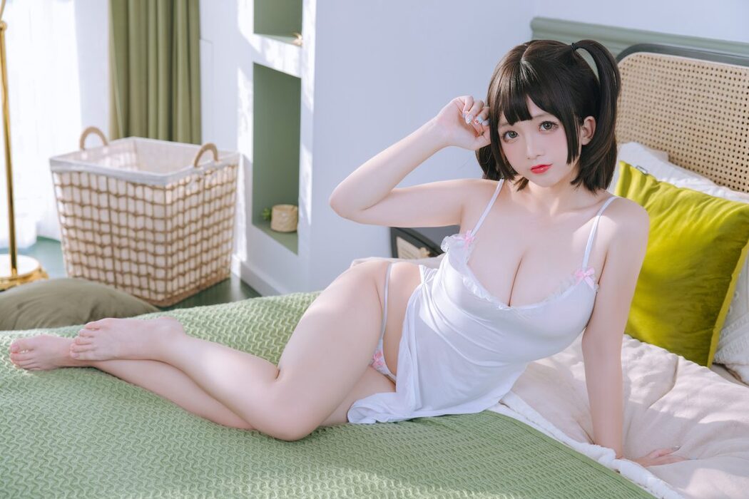 Coser@日奈娇 – 湿身小白裙