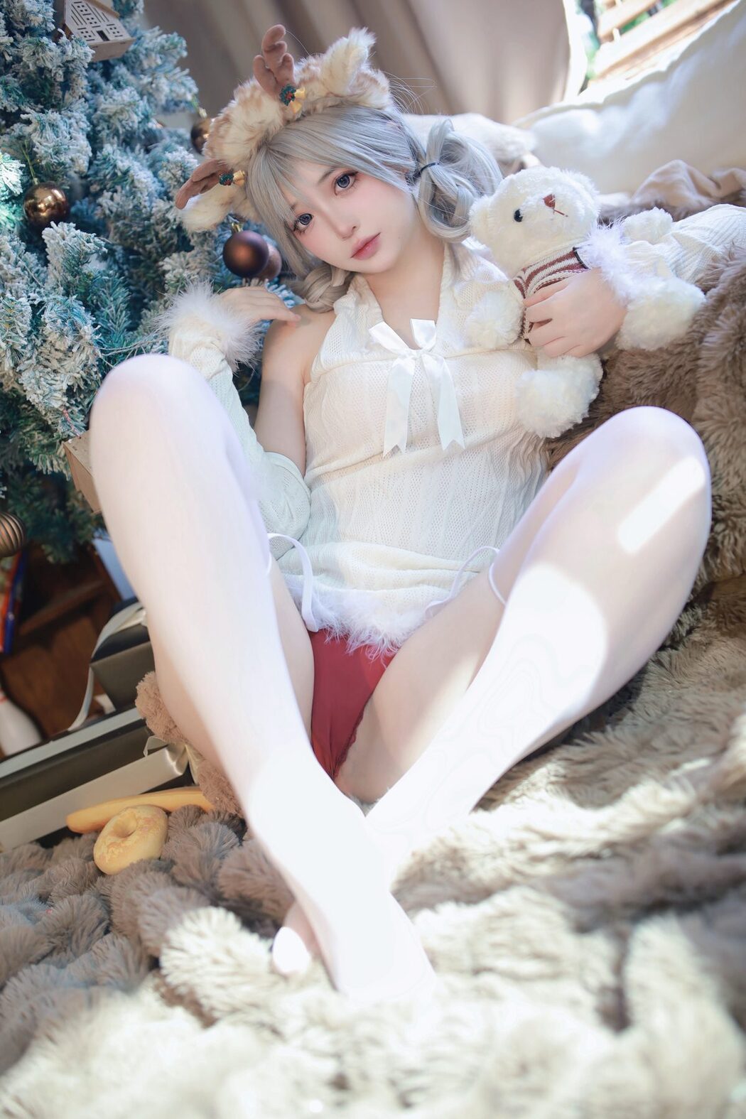 Coser@疯猫ss – 圣诞特典And白色毛衣 Part1