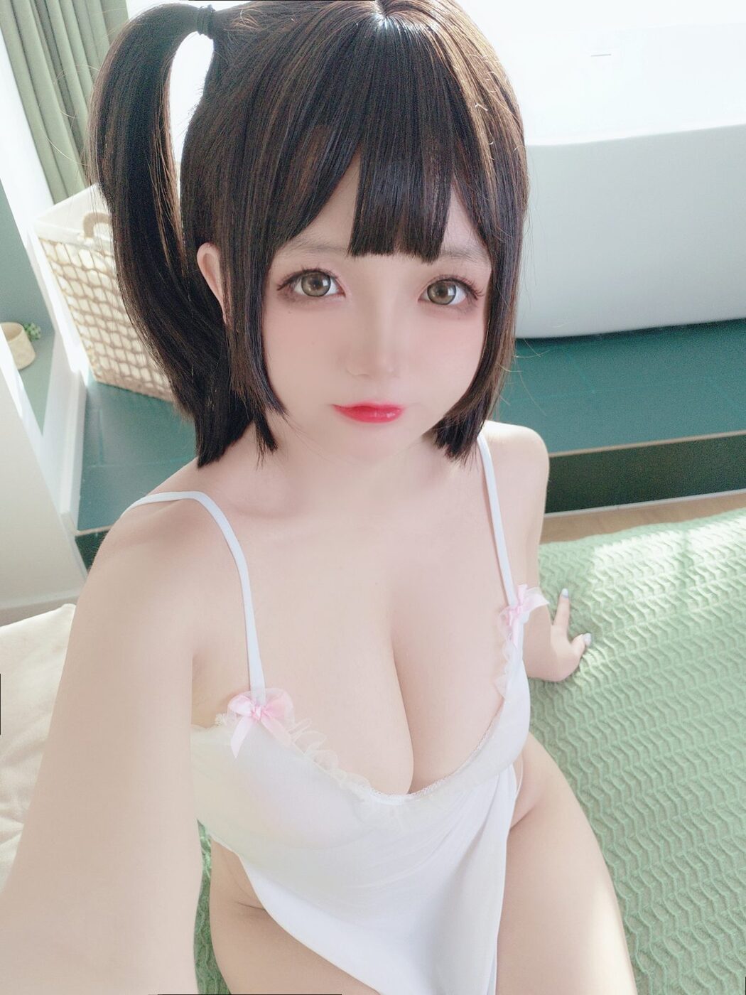 Coser@日奈娇 – 湿身小白裙