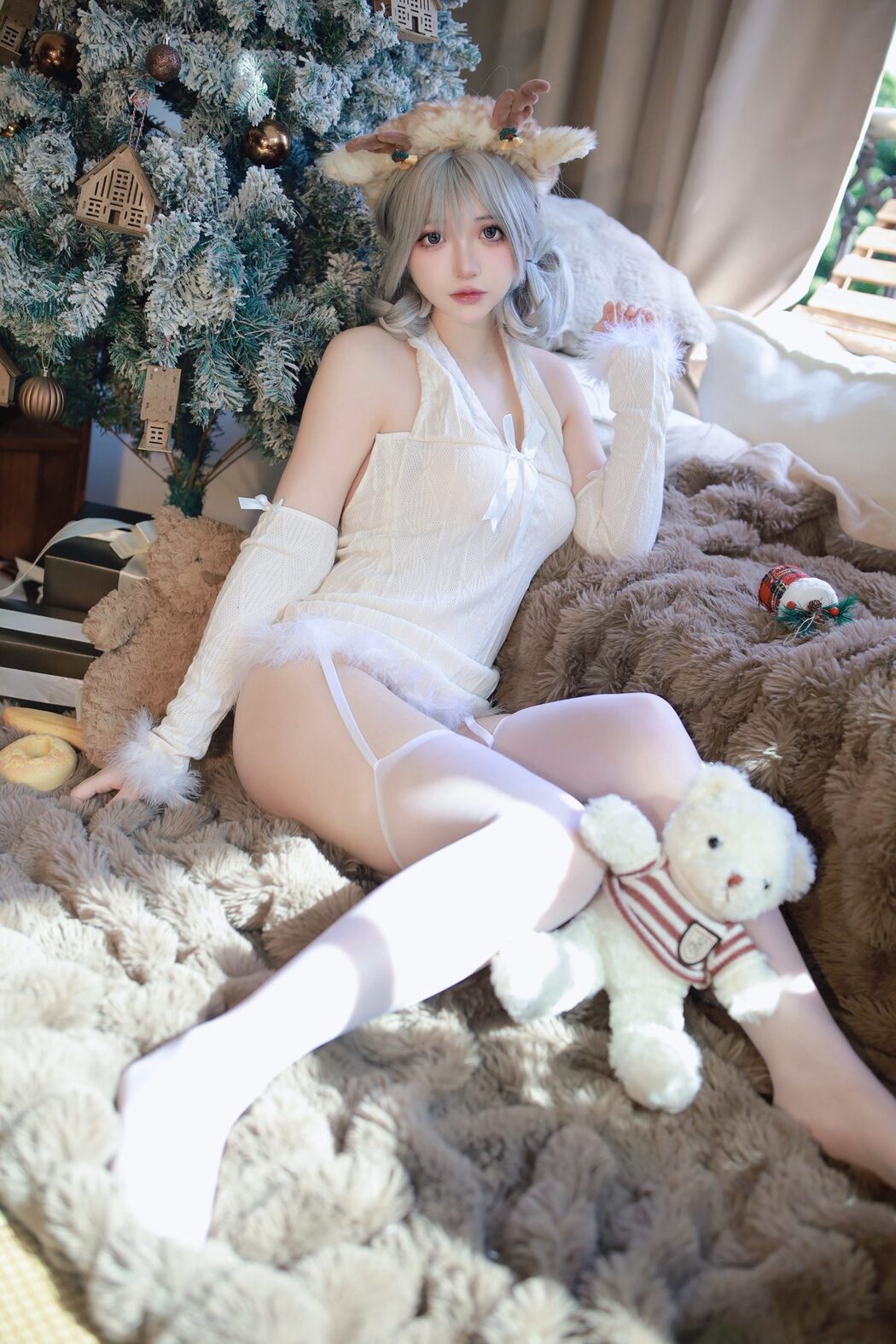 Coser@疯猫ss – 圣诞特典And白色毛衣 Part1