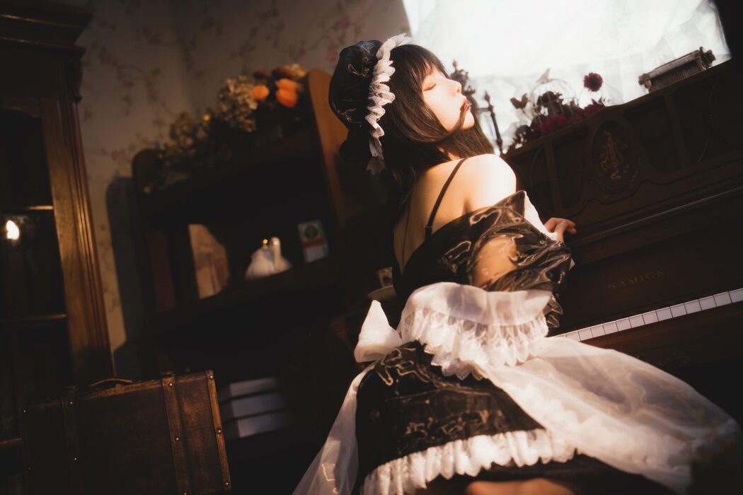 Coser@桜桃喵 – 透明女仆