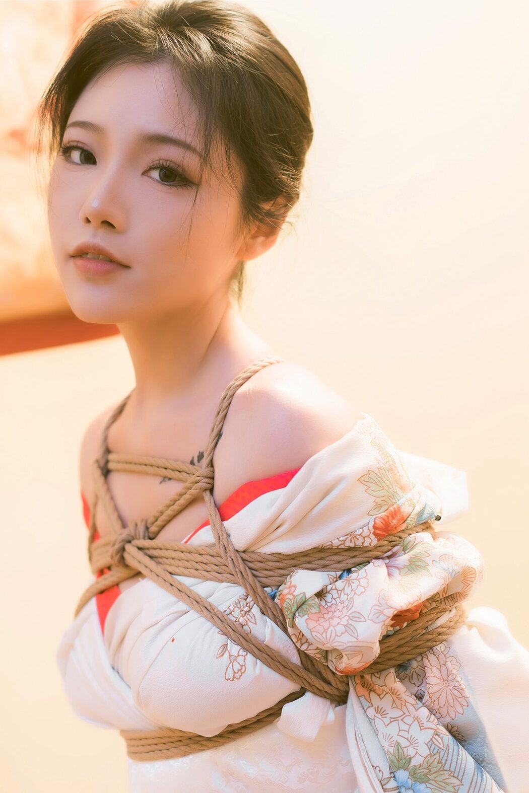 Coser@桃良阿宅 – 紧缚 Cover Photo