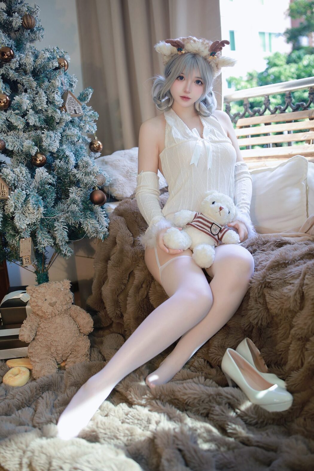 Coser@疯猫ss – 圣诞特典And白色毛衣 Part1