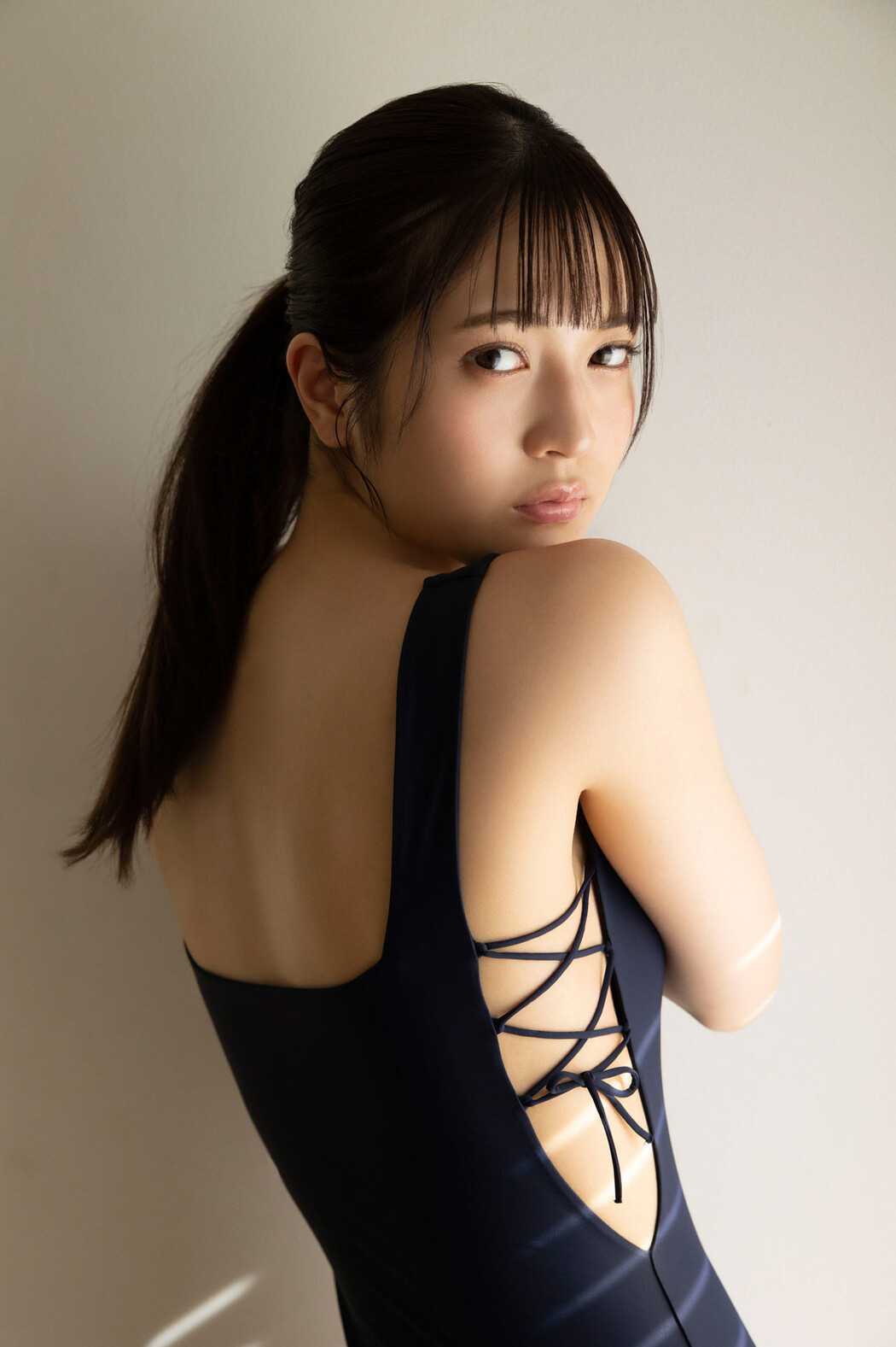 Nanako Kurosaki 黒嵜菜々子, ＦＲＩＤＡＹデジタル写真集 「少女卒業 Vol.1」 Set.01