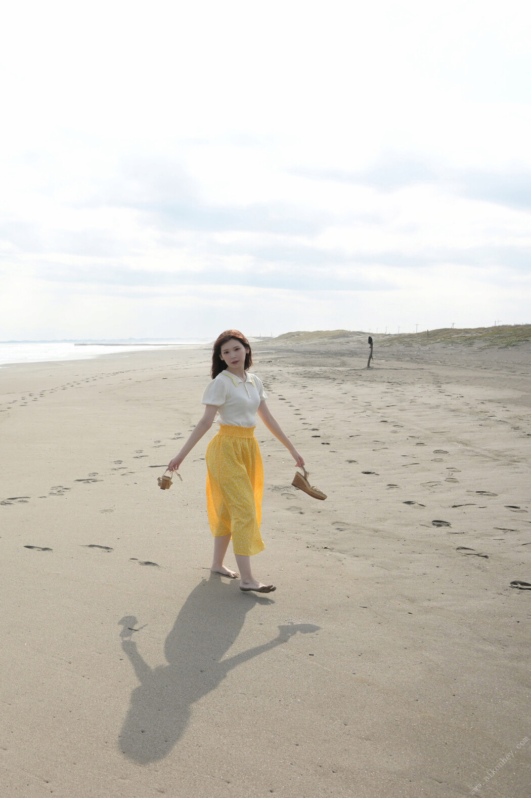 Tsumugi Akari 明里つむぎ, ＦＲＩＤＡＹデジタル写真集 「君とつむぐ夏 Vol.2」 Set.01