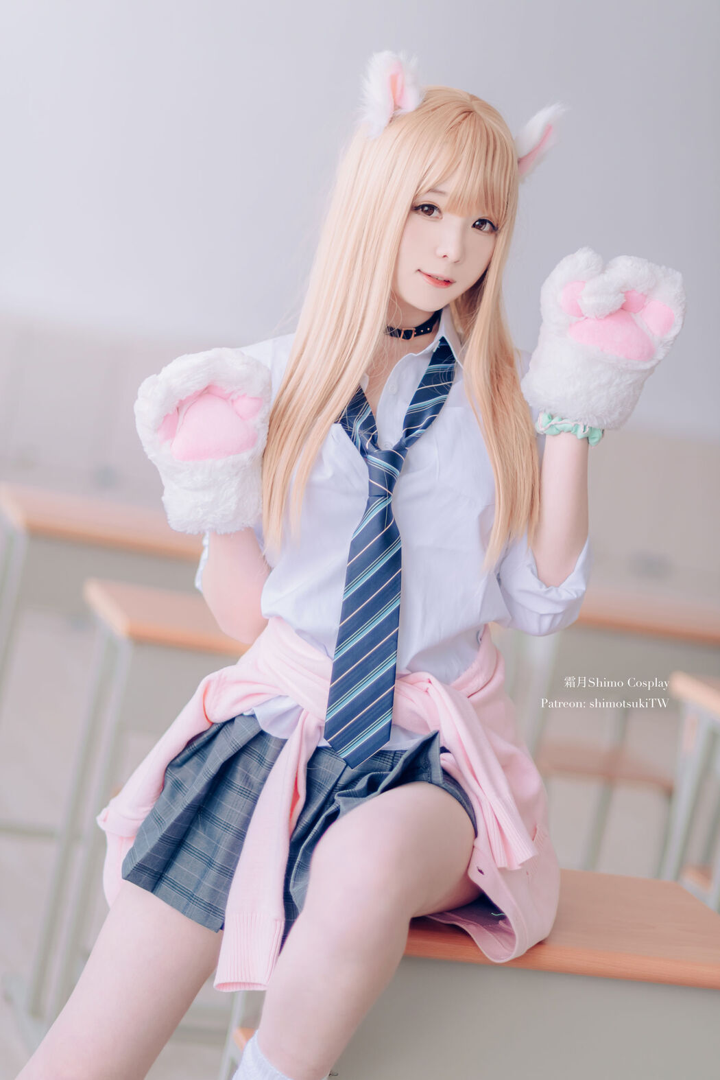 [Net Red COSER Photo] Weibo Girl Paper Cream Moon Shimo-Blonde Uniform