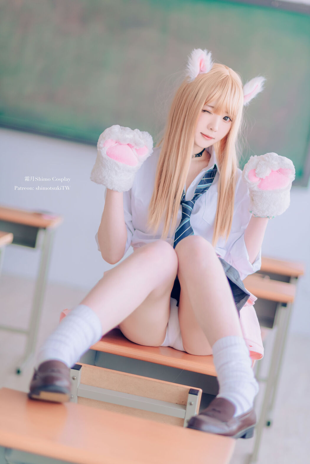 [Net Red COSER Photo] Weibo Girl Paper Cream Moon Shimo-Blonde Uniform