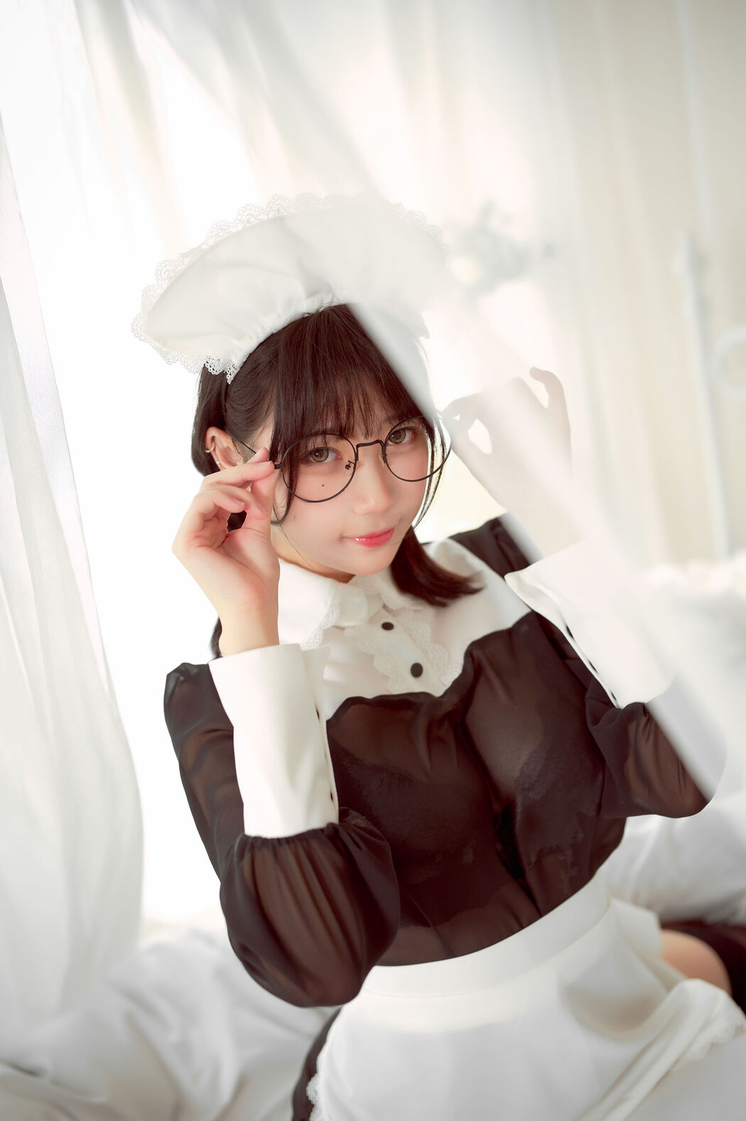 [Internet celebrity COSER photo] Zhou Ji is a cute bunny - glasses maid