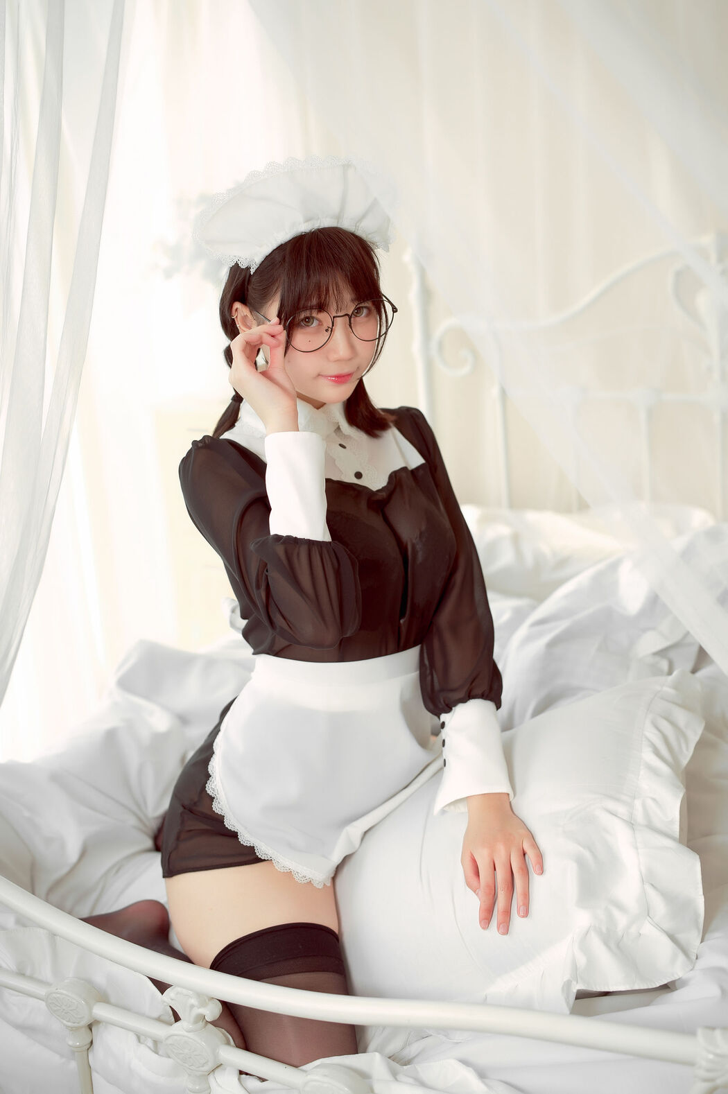 [Internet celebrity COSER photo] Zhou Ji is a cute bunny - glasses maid
