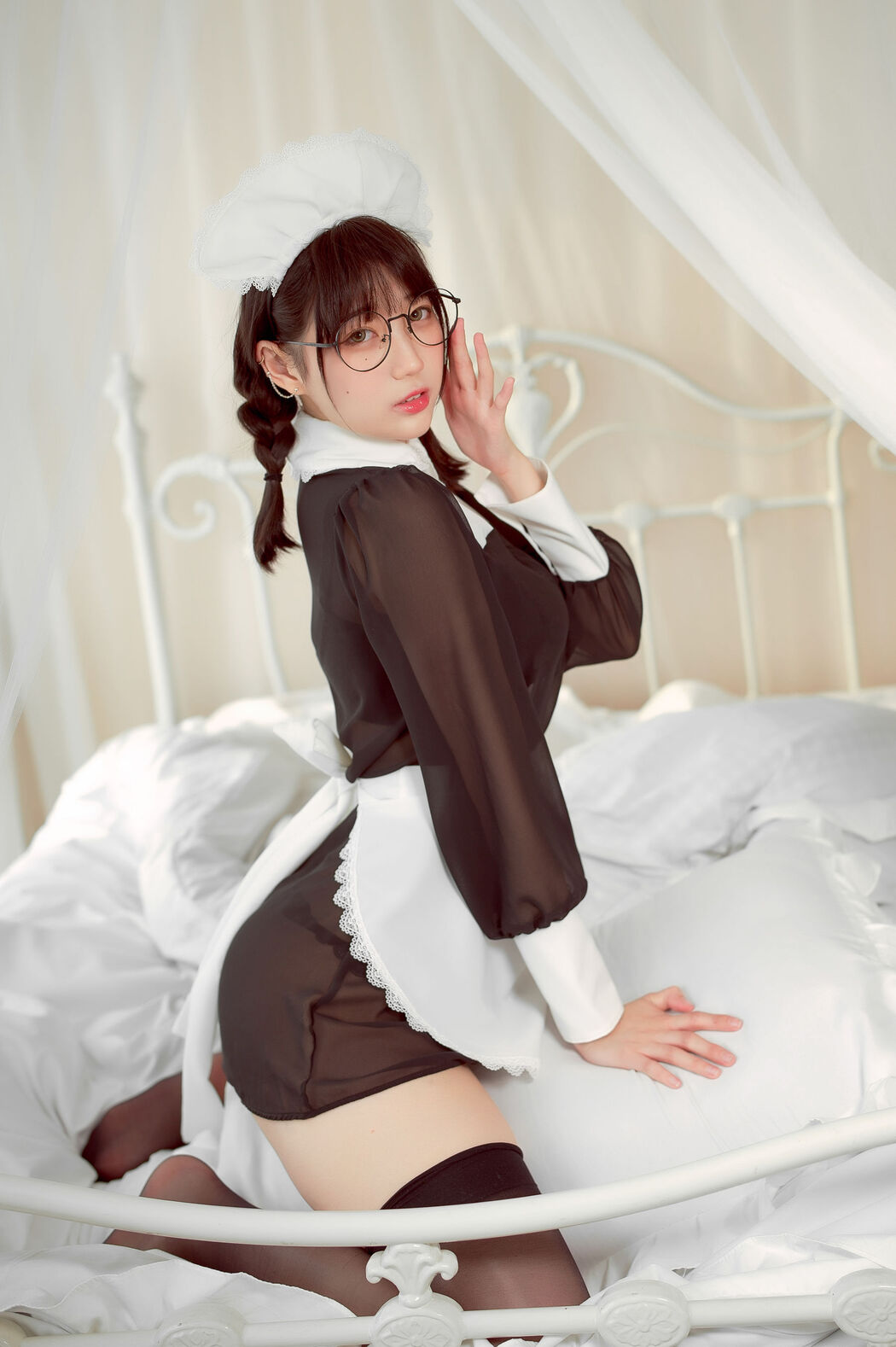 [Internet celebrity COSER photo] Zhou Ji is a cute bunny - glasses maid