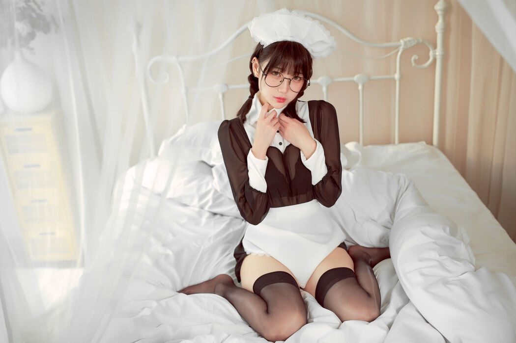 [Internet celebrity COSER photo] Zhou Ji is a cute bunny - glasses maid