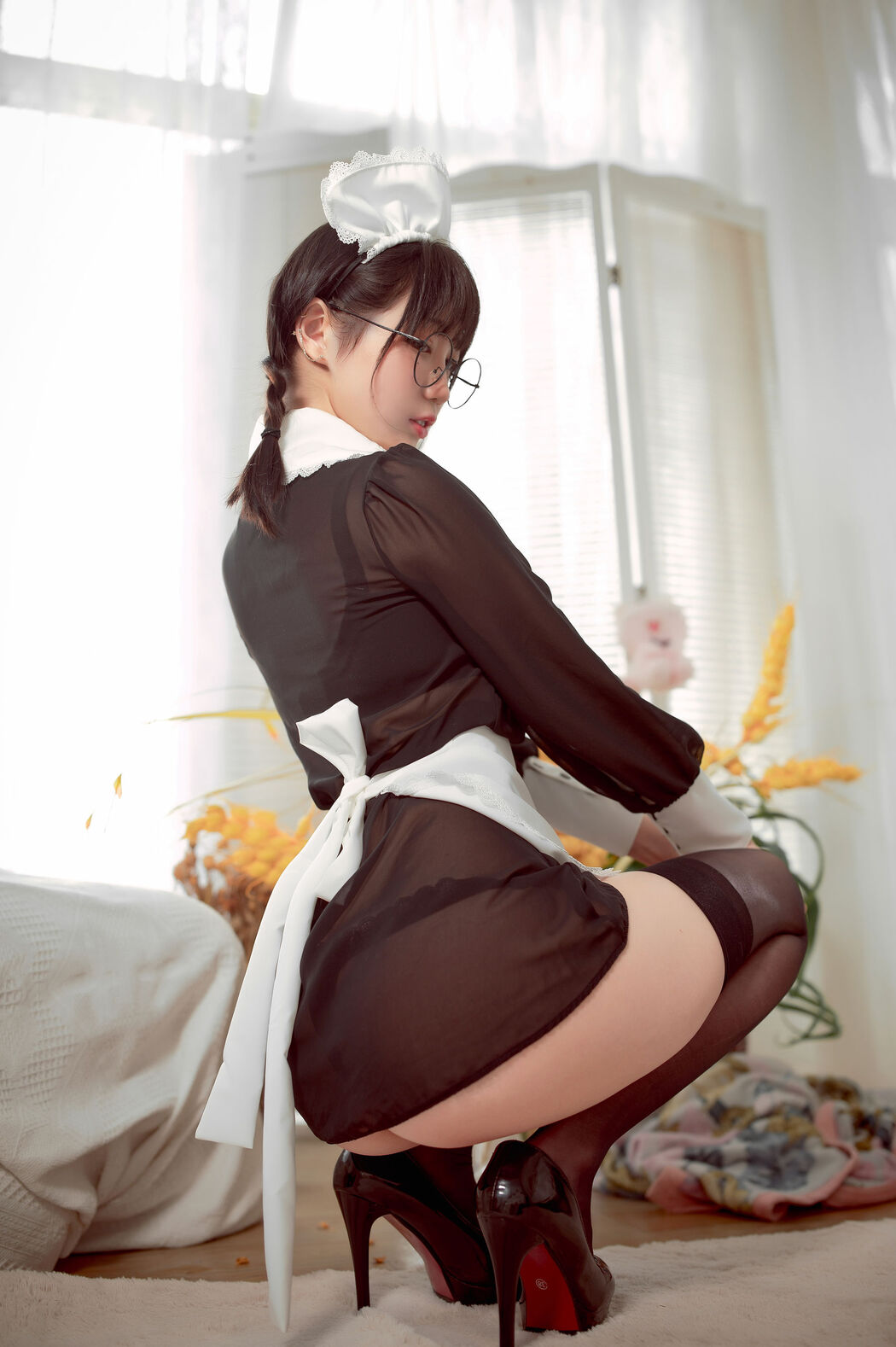 [Internet celebrity COSER photo] Zhou Ji is a cute bunny - glasses maid