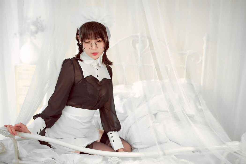 [Internet celebrity COSER photo] Zhou Ji is a cute bunny - glasses maid
