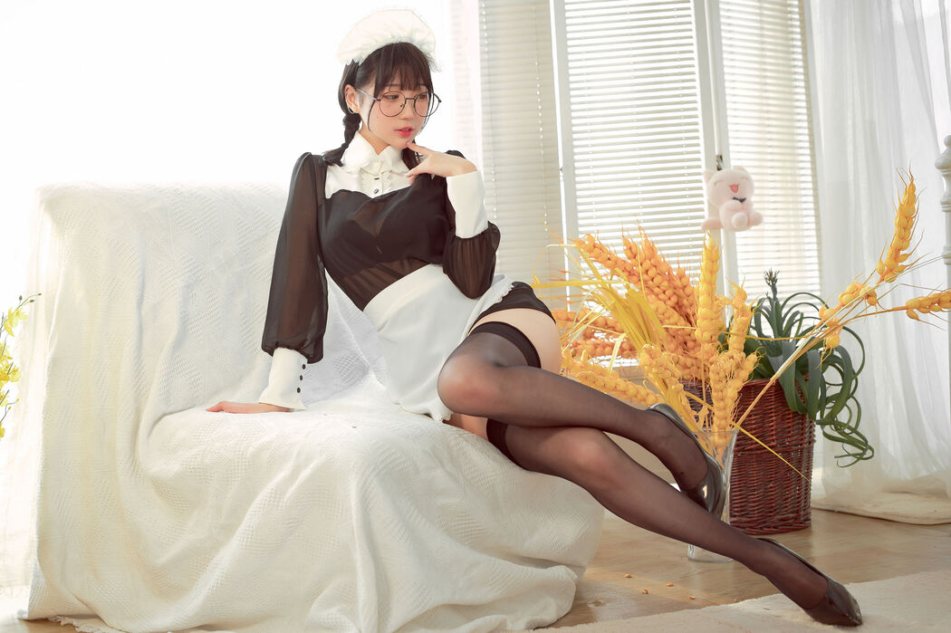 [Internet celebrity COSER photo] Zhou Ji is a cute bunny - glasses maid