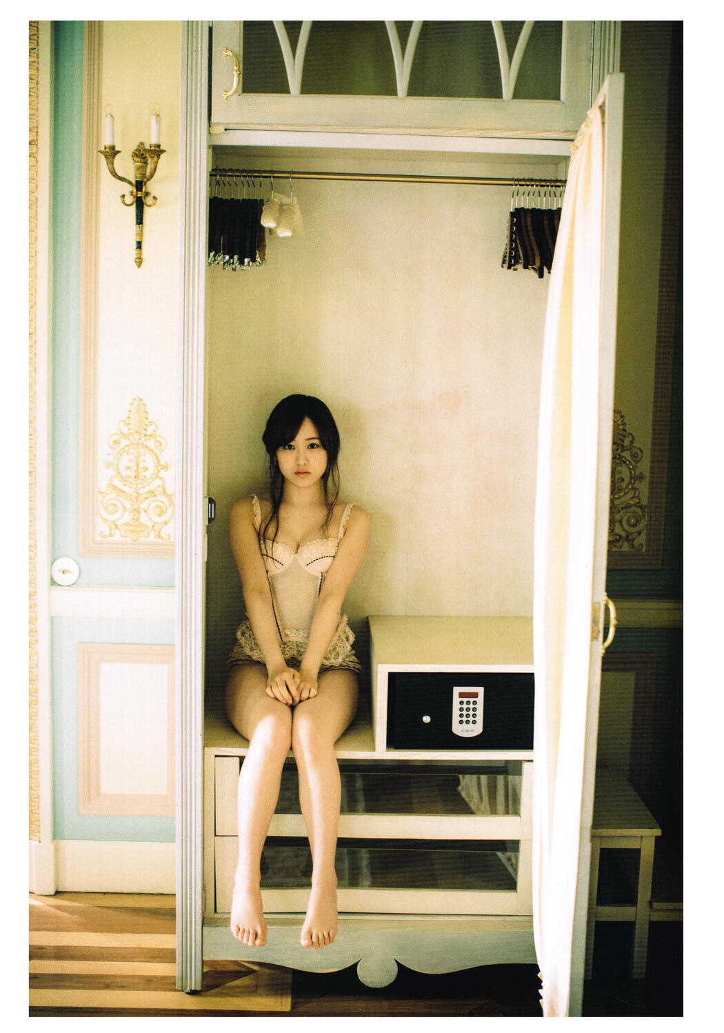 Minami Hoshino / Minami Hoshino 1st [Itazura] [PhotoBook]