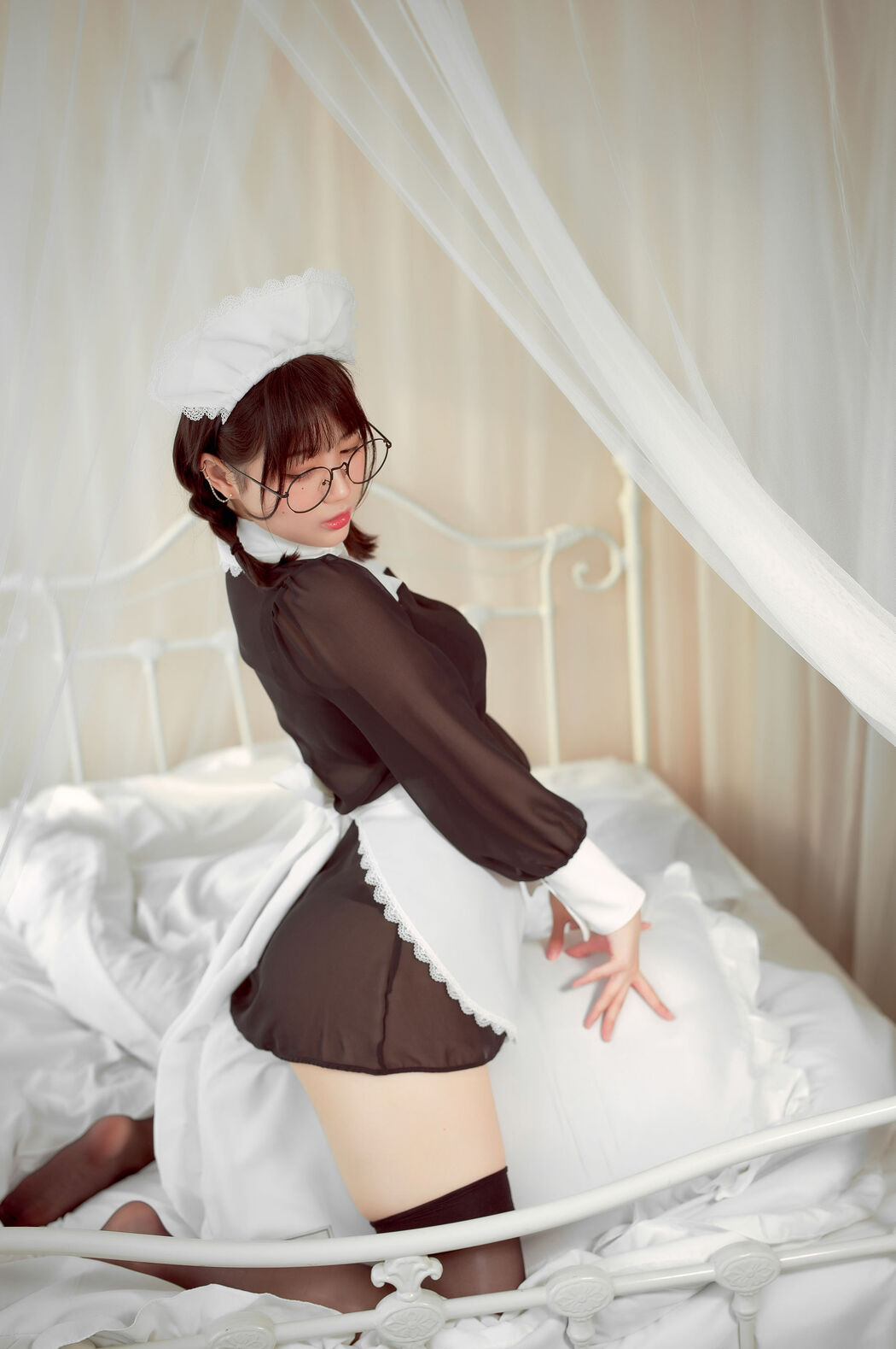 [Internet celebrity COSER photo] Zhou Ji is a cute bunny - glasses maid