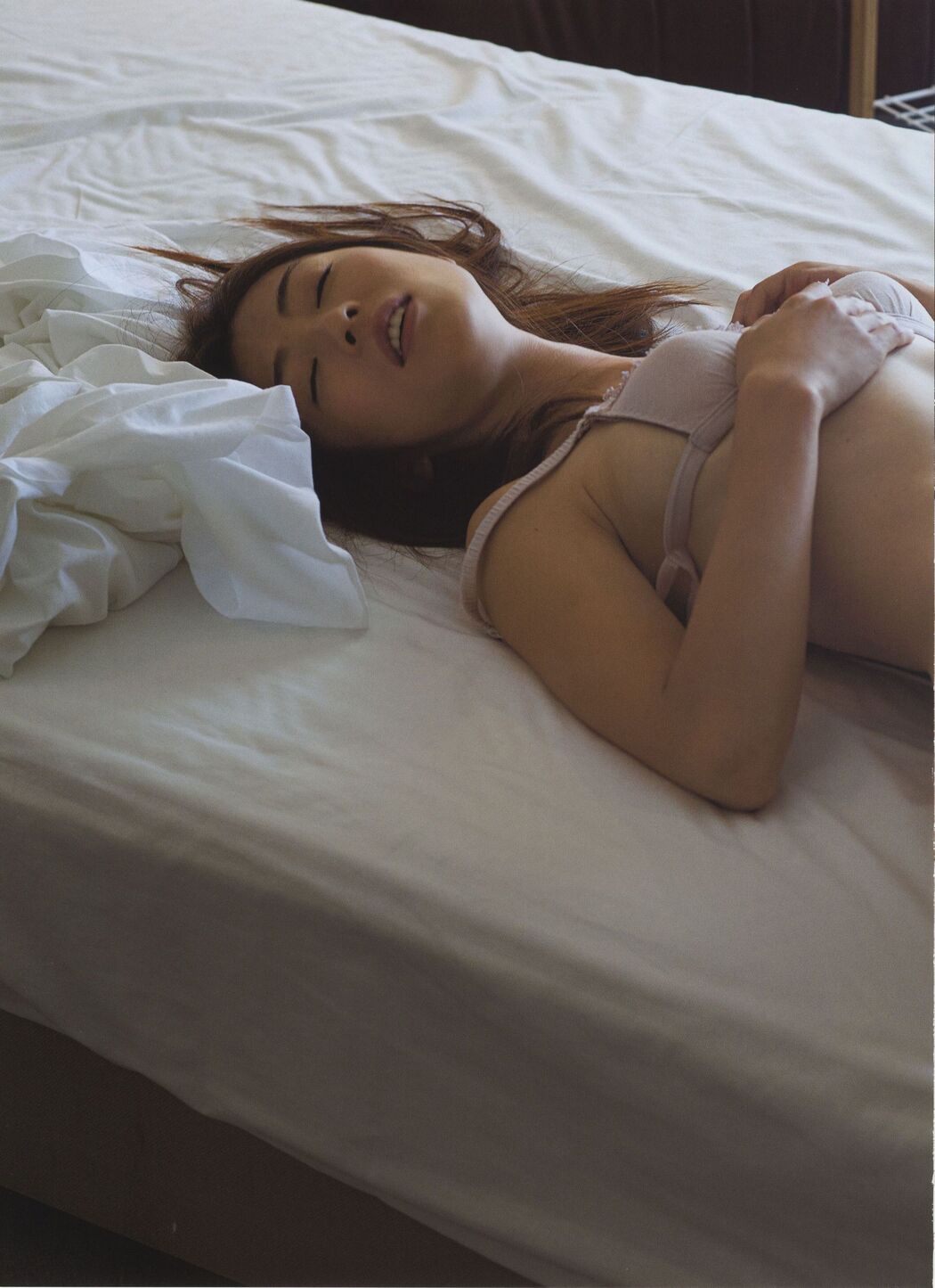 Aimi Nakamura "Lyin' Eyes" [PhotoBook]