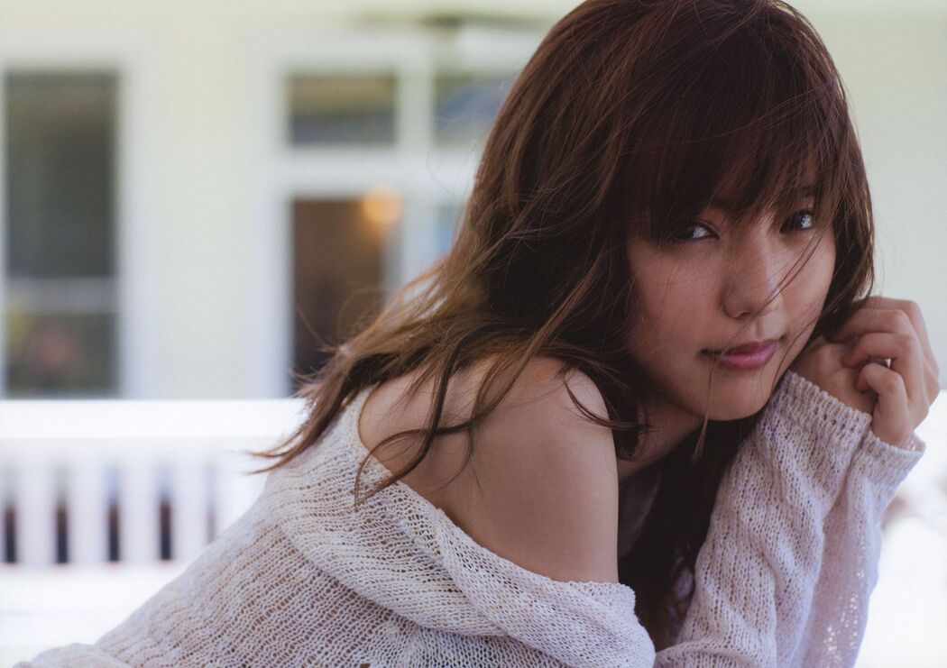 Erina Mano << Escalation >> [PhotoBook]