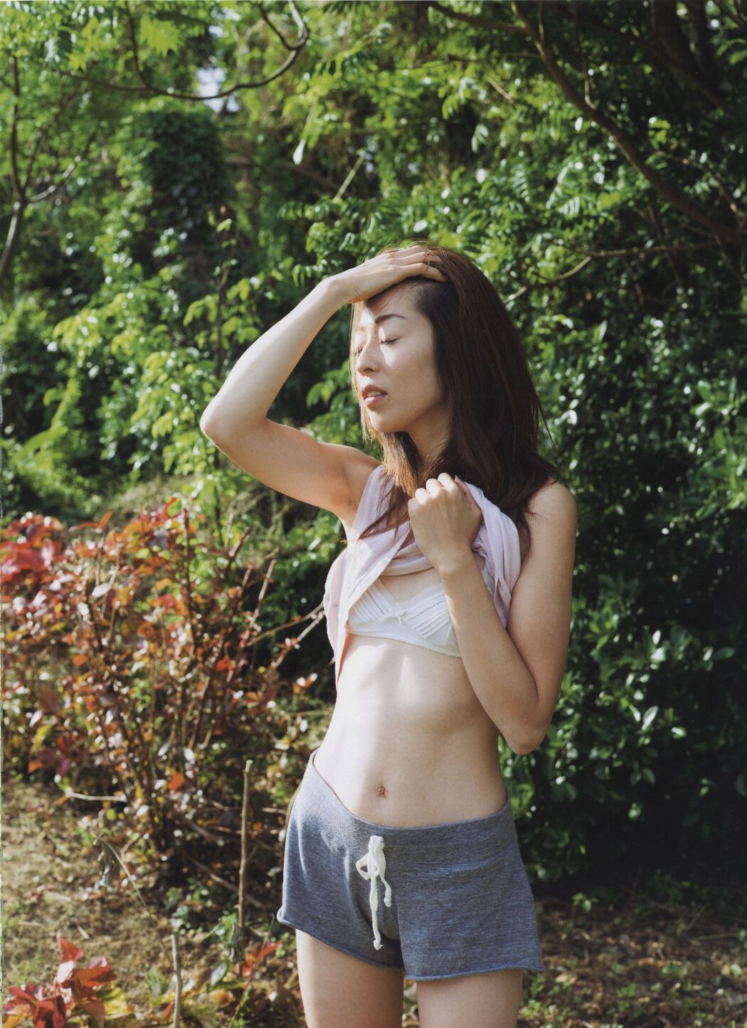 Aimi Nakamura "Lyin' Eyes" [PhotoBook]