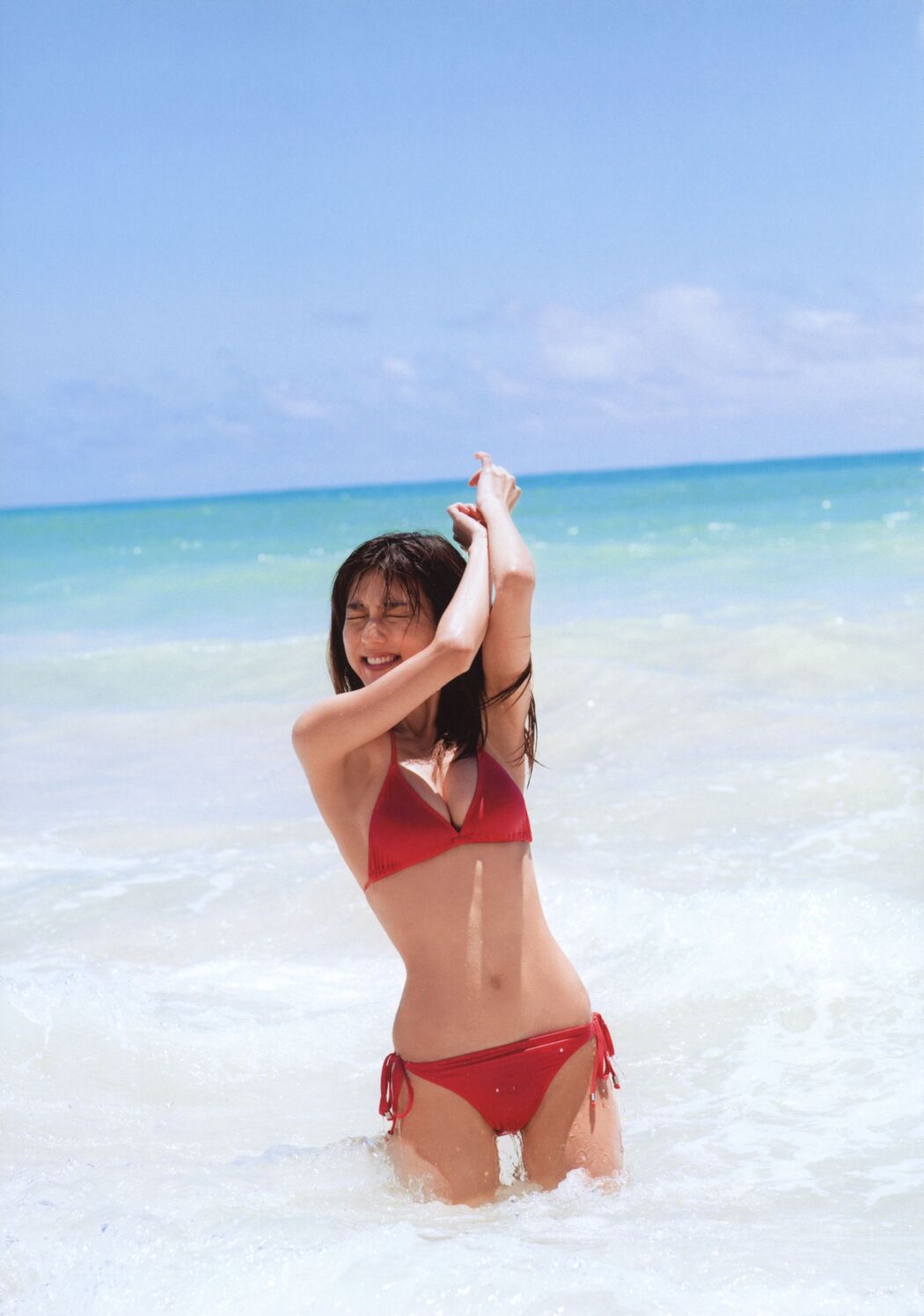 Erina Mano << Escalation >> [PhotoBook]