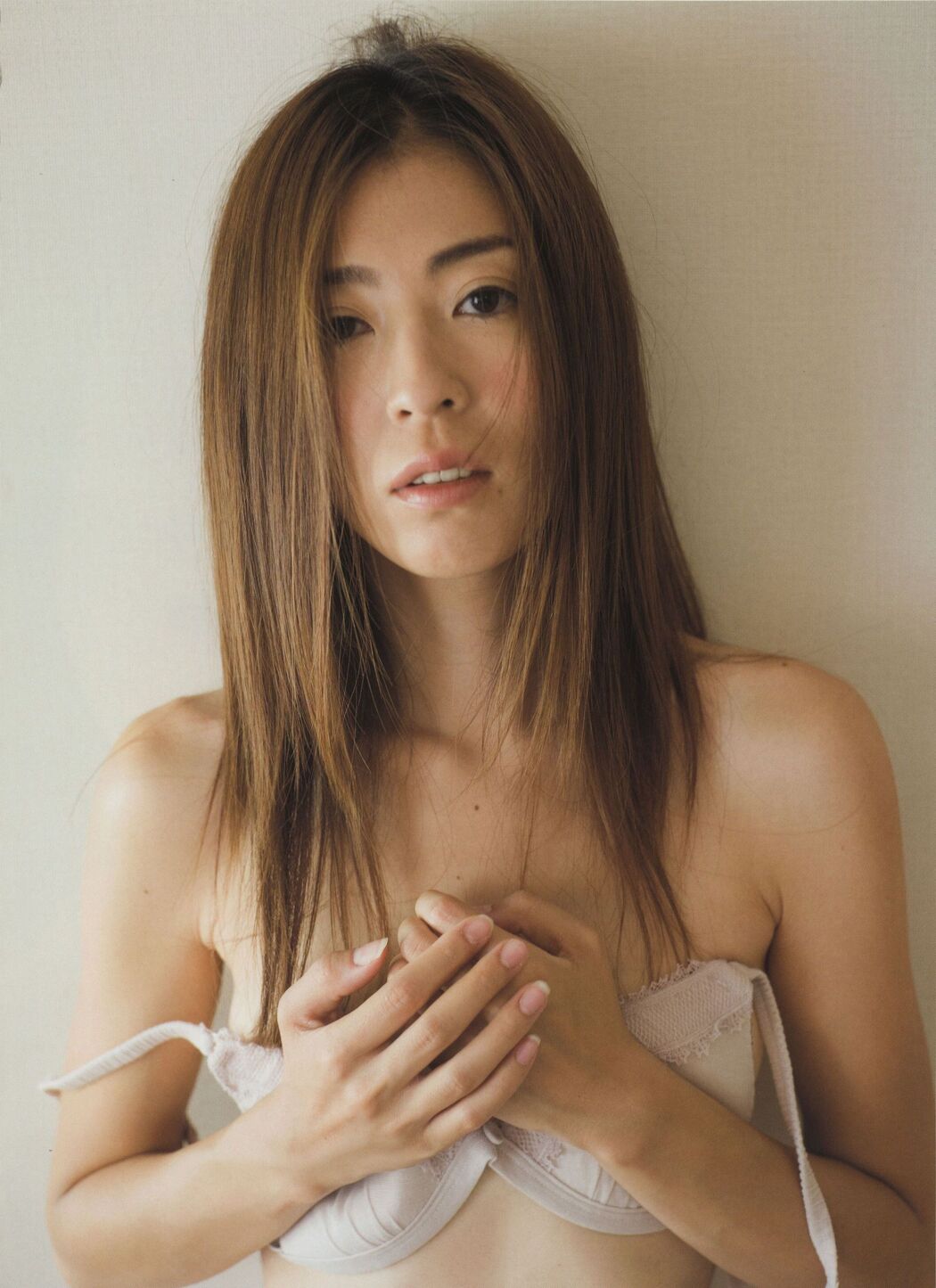 Aimi Nakamura "Lyin' Eyes" [PhotoBook]