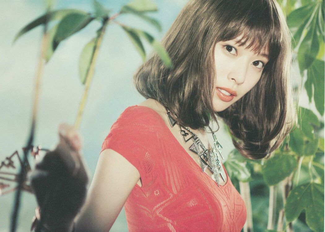 Erika Toda "IQUEEN" [PhotoBook]