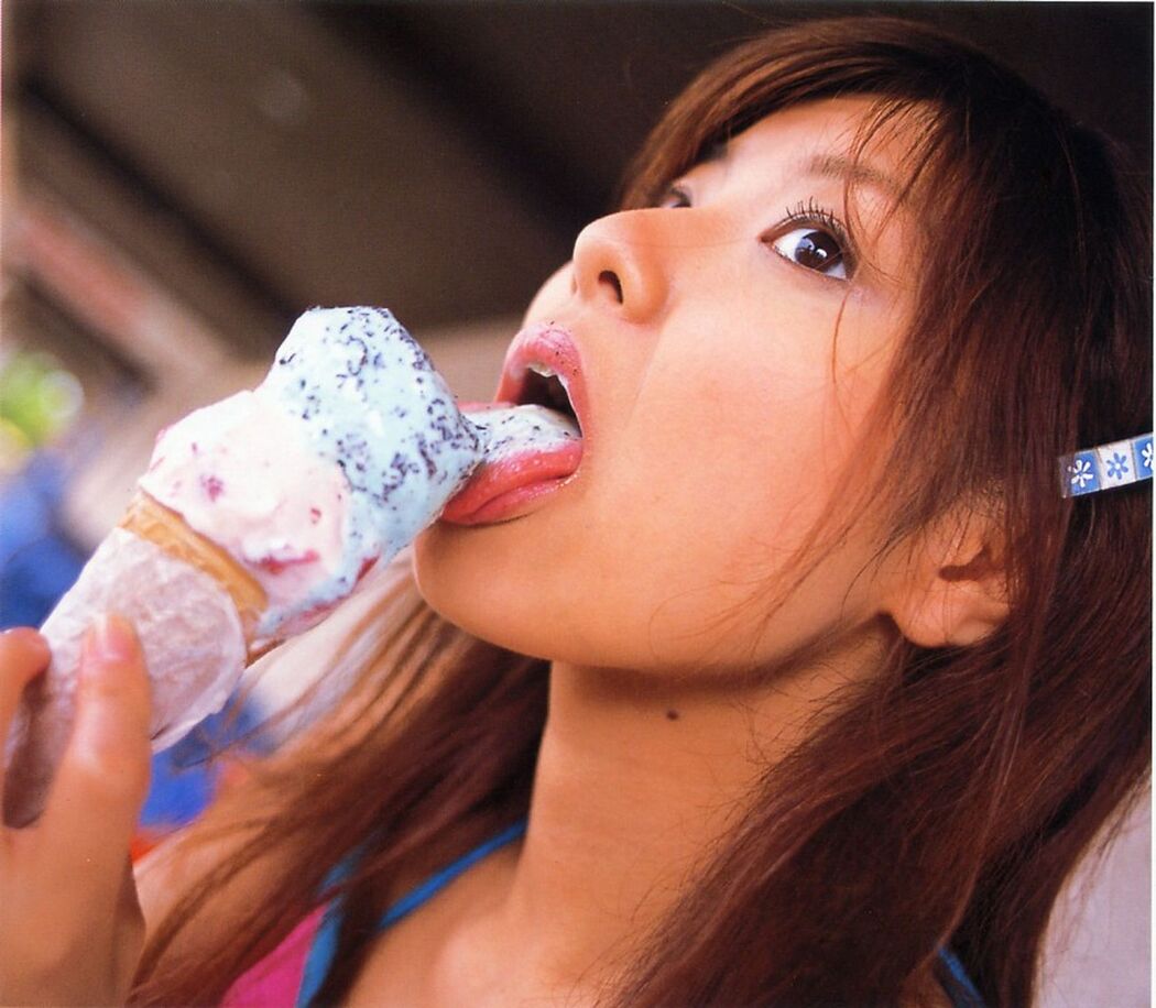 Hanai Misato "First H!" [Photobook]