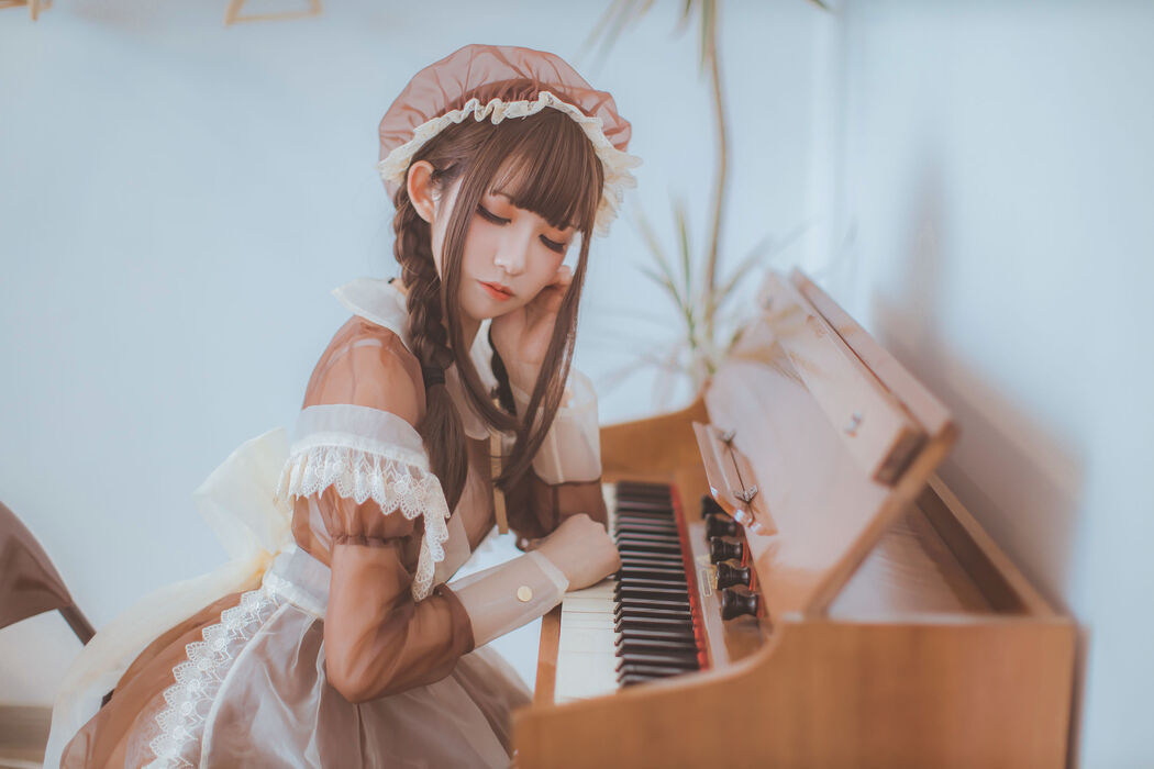 [Net Red COSER Photo] Coser Yiyi - Transparent Maid