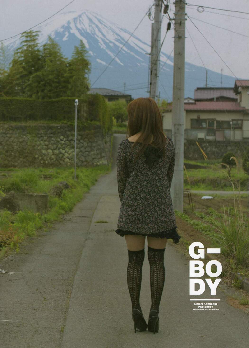 Shinsaki Shiori [G-BODY] [PhotoBook]