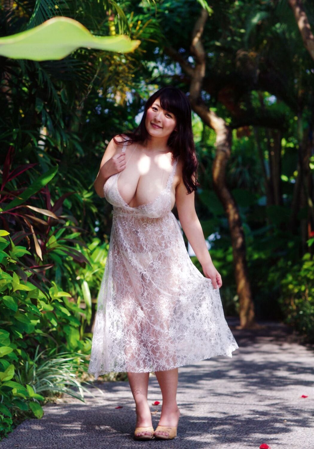 Saki Yanase "Blessing" [PhotoBook]