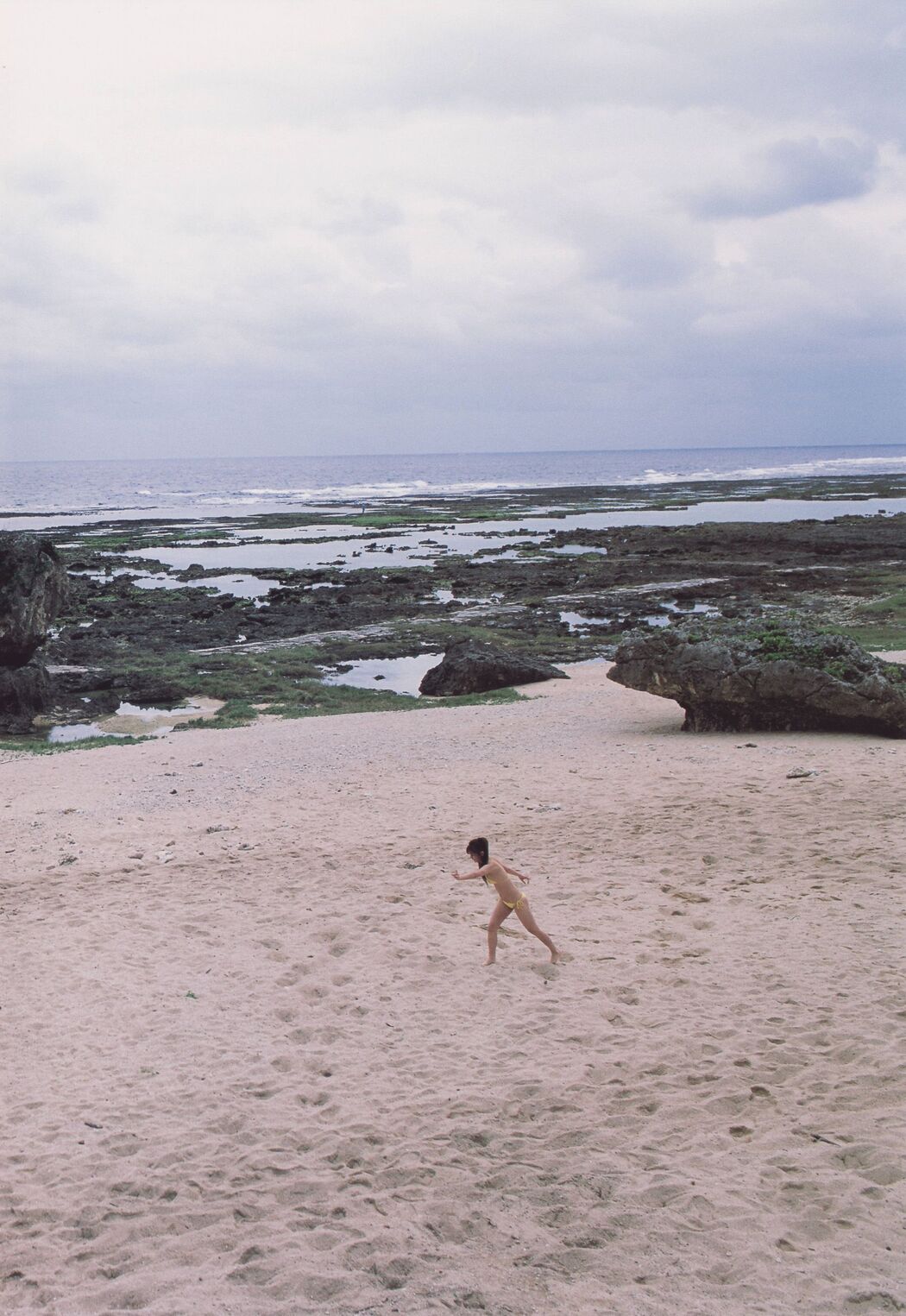 Risa Niigaki "happygirl" [Photobook]