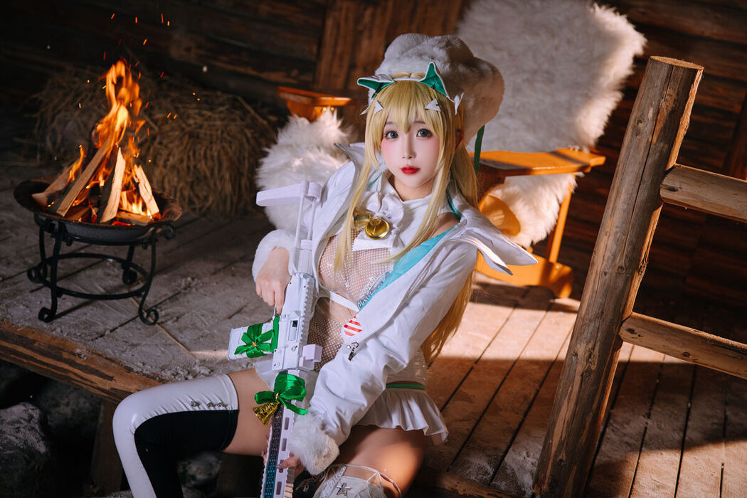 Coser@日奈娇 – 露菲圣诞