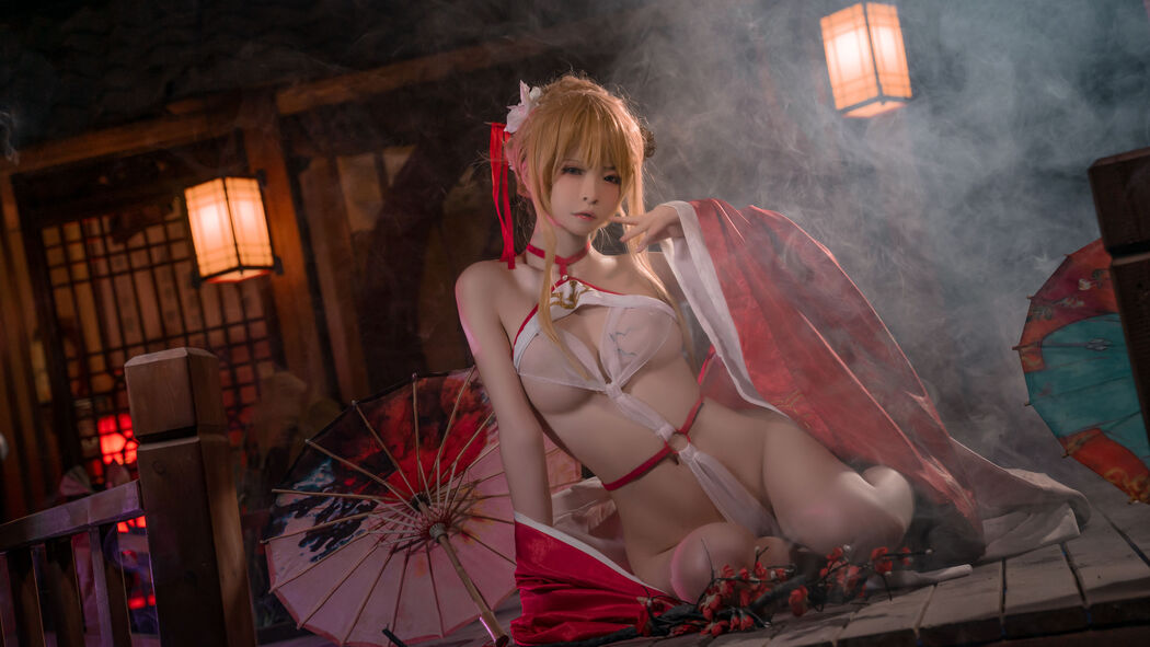 [Internet celebrity COSER photo] Coco teacher - Azur Lane, glorious cool night and spring snow