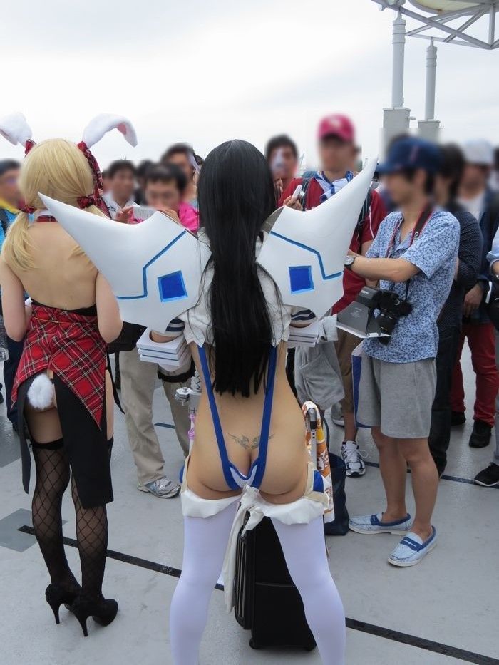  ノーパンコスプレ！コミケで履いてないコスプレイヤー達のエロ画像！