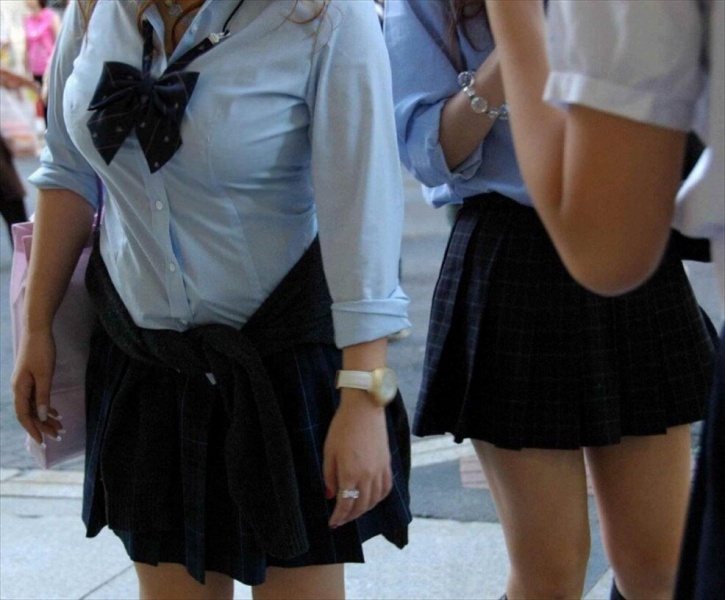  爆乳 JK画像！パンパンおっぱいの制服！