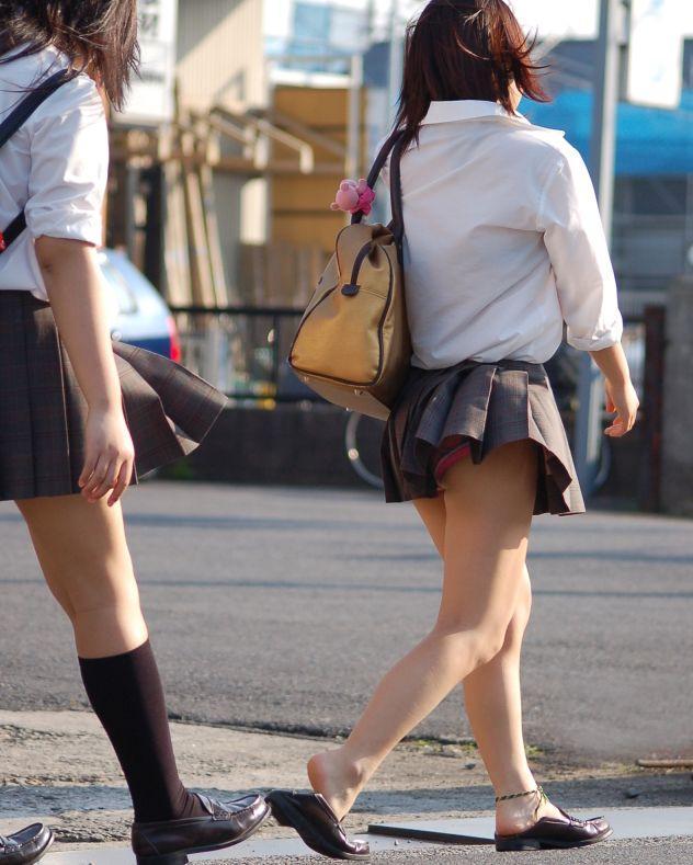  JKミニスカパンチラ画像！超ミニスカって感動だよな！