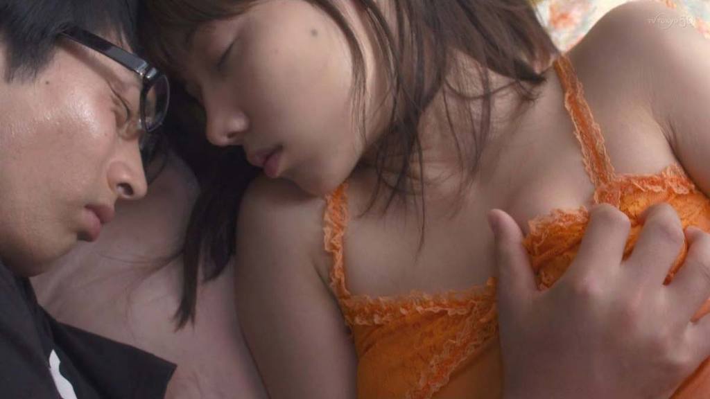  仲里依紗 ヌード画像！乳首丸出しや乳揉みの濡れ場！