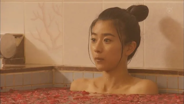  黒島結菜 ヌード画像！濡れ場のアヘ顔セックスや乳首ポッチのお宝！