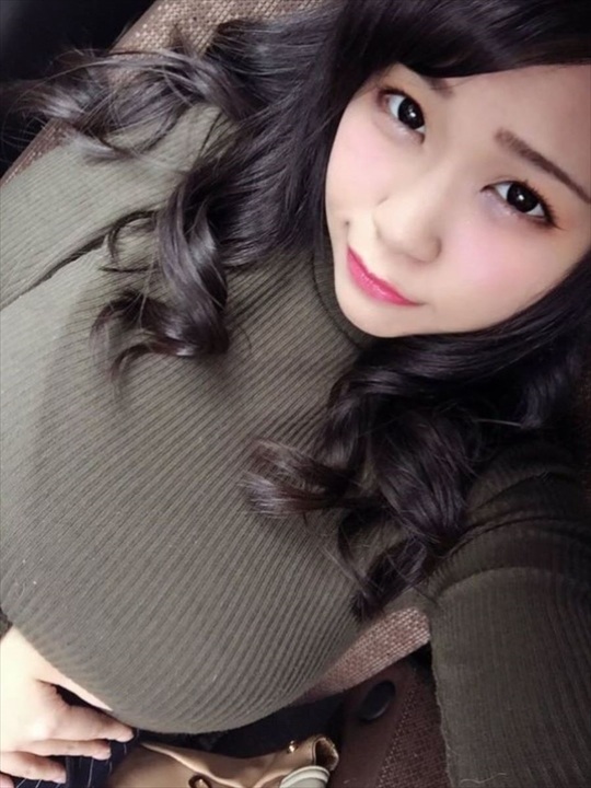  ニット巨乳画像！おっぱいがエロく見えるセーターが激シコ！