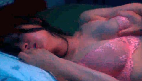  「金魚妻」 濡れ場画像！川﨑珠莉のビンビンな乳首ヌード！