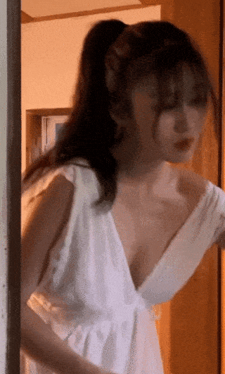  パイチラ GIF！先っちょがエチエチなエロ画像！