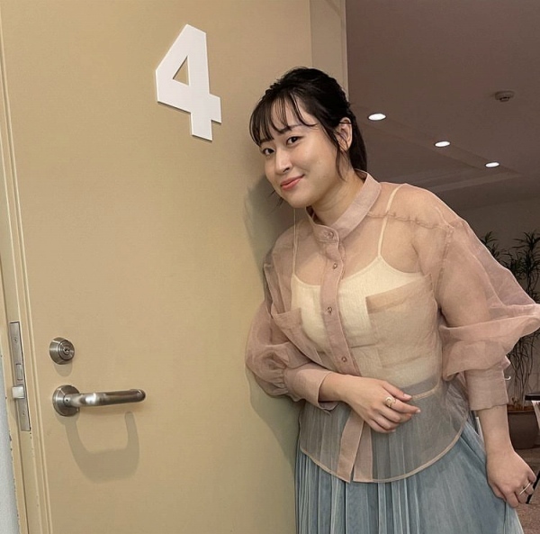  丸山礼 エロ画像！乳首ポッチ・胸チラおっぱいが抜けるお宝！