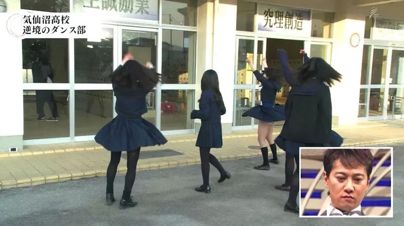  テレビやニュースに偶然映ったJKパンチラ！