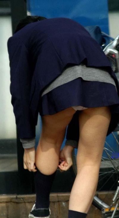  JKミニスカパンチラ画像！超ミニスカって感動だよな！